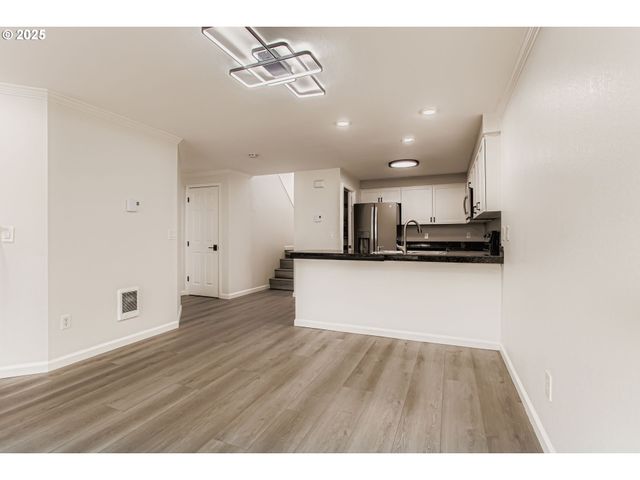 3990 CARMAN Dr, Lake Oswego, OR 97035