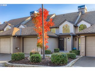 3990 CARMAN Dr, Lake Oswego, OR 97035