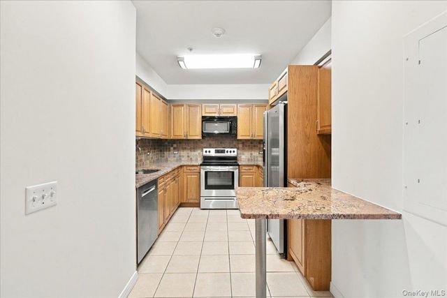 100 Harbor View Drive 651, Port Washington, NY 11050