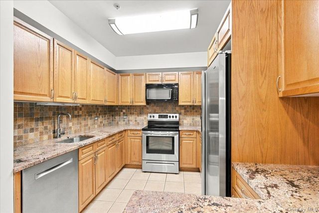100 Harbor View Drive 651, Port Washington, NY 11050