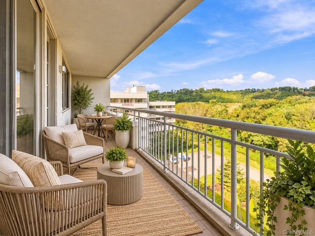 100 Harbor View Drive 651, Port Washington, NY 11050