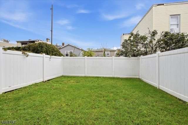 117 Cross St, Harrison Town, NJ 07029