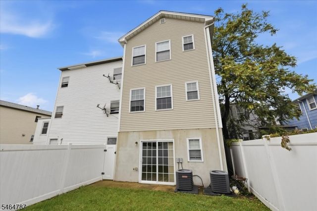 117 Cross St, Harrison Town, NJ 07029