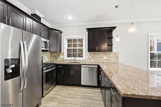 117 Cross St, Harrison Town, NJ 07029