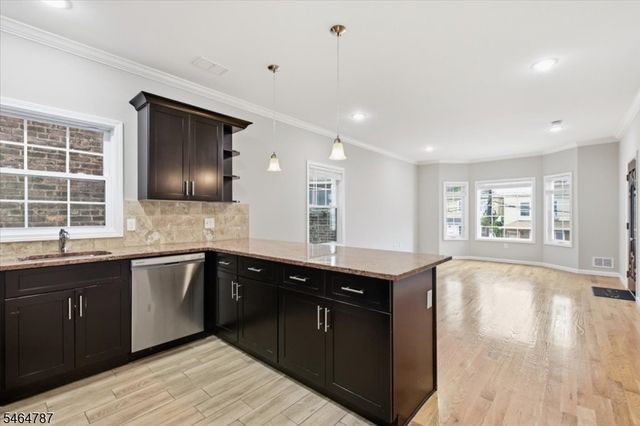 117 Cross St, Harrison Town, NJ 07029