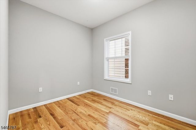117 Cross St, Harrison Town, NJ 07029