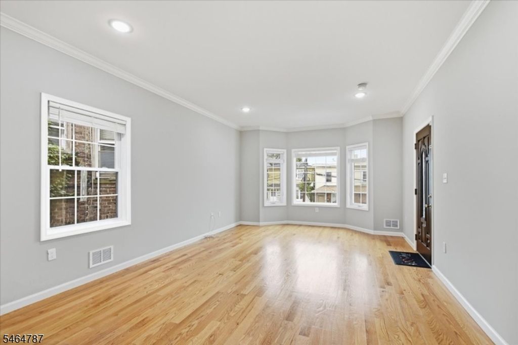 117 Cross St, Harrison Town, NJ 07029 — photo 2