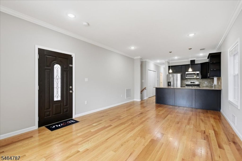 117 Cross St, Harrison Town, NJ 07029 — photo 4