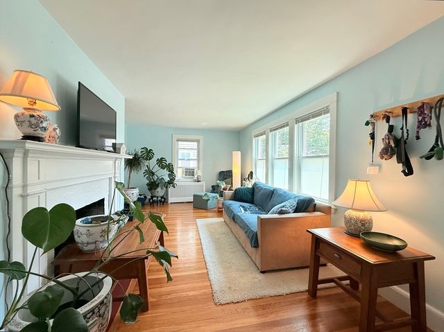 139 Oakdale Rd, Newton, MA 02461