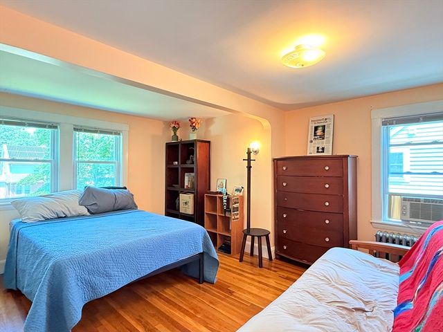 139 Oakdale Rd, Newton, MA 02461
