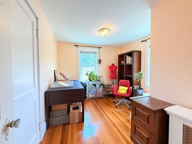 139 Oakdale Rd, Newton, MA 02461