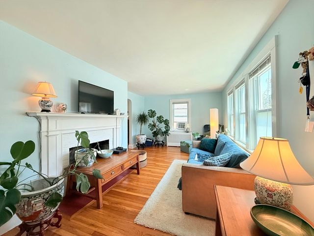 139 Oakdale Rd, Newton, MA 02461