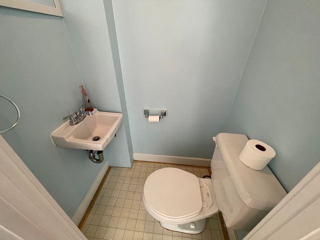 139 Oakdale Rd, Newton, MA 02461