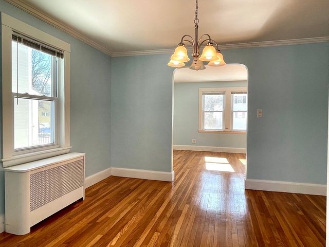 139 Oakdale Rd, Newton, MA 02461