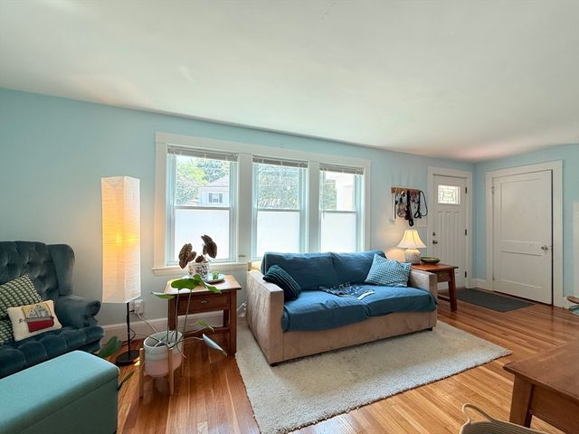 139 Oakdale Rd, Newton, MA 02461