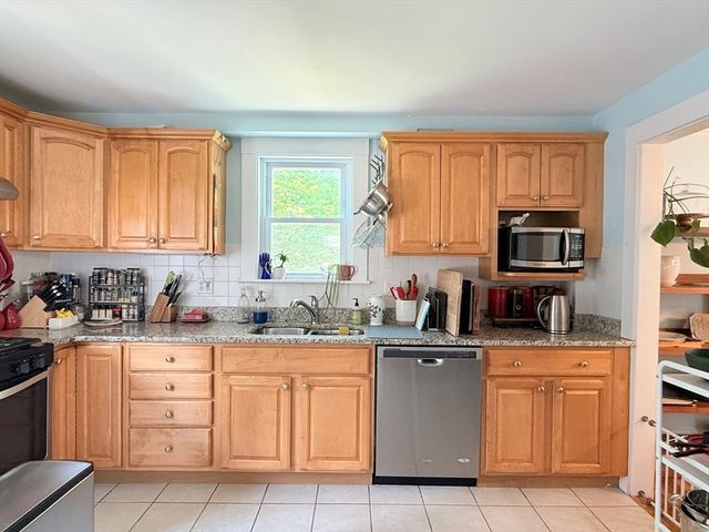 139 Oakdale Rd, Newton, MA 02461