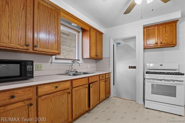 22941 Wilson Avenue, Dearborn, MI 48128
