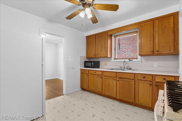 22941 Wilson Avenue, Dearborn, MI 48128