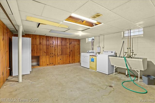 22941 Wilson Avenue, Dearborn, MI 48128