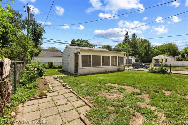 22941 Wilson Avenue, Dearborn, MI 48128