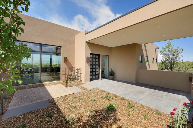 9 Via Palomita, Santa Fe, NM 87506