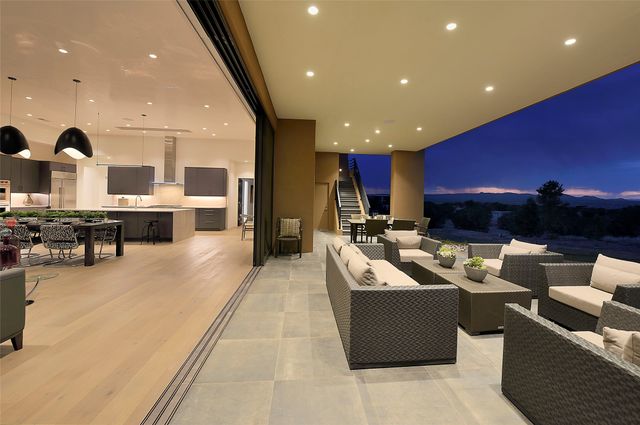 9 Via Palomita, Santa Fe, NM 87506