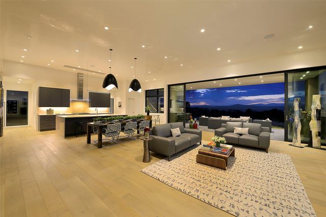 9 Via Palomita, Santa Fe, NM 87506