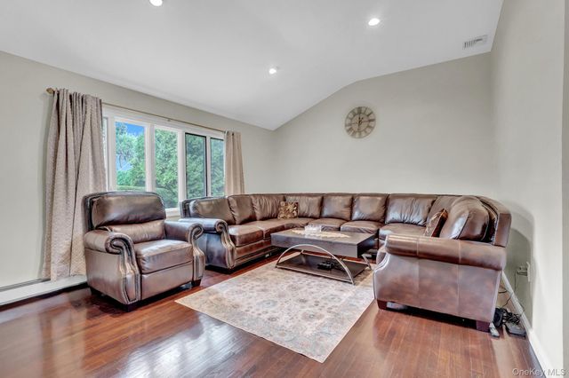260 W 12th Street, Deer Park, NY 11729