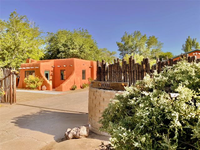 2007 Indian School Road NW, Albuquerque, NM 87104