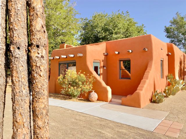 2007 Indian School Road NW, Albuquerque, NM 87104