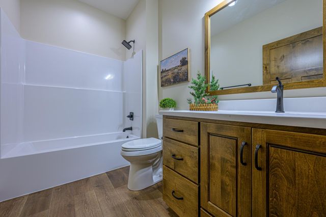 1332 Bradford Street SE, Hutchinson, MN 55350