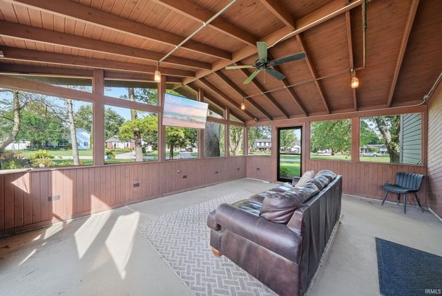 9520 Spurwood Court, Fort Wayne, IN 46804