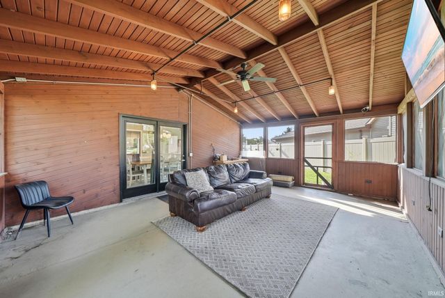 9520 Spurwood Court, Fort Wayne, IN 46804