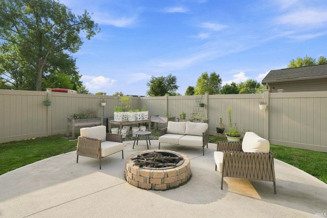 9520 Spurwood Court, Fort Wayne, IN 46804