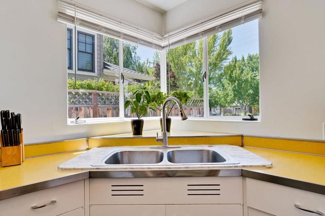 452 Church Street, Mountain View, CA 94041