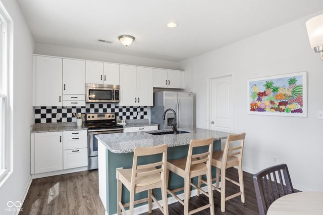 5781 White Pine Road, Whitestown, IN 46075
