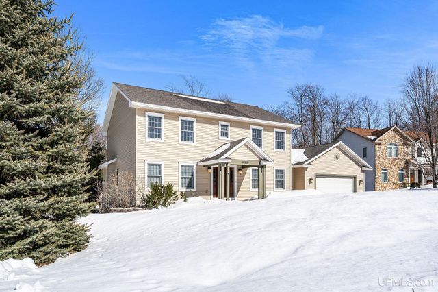 2831 Westview Drive, Marquette, MI 49855