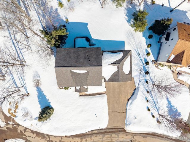 2831 Westview Drive, Marquette, MI 49855