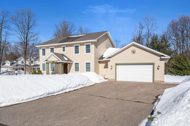 2831 Westview Drive, Marquette, MI 49855