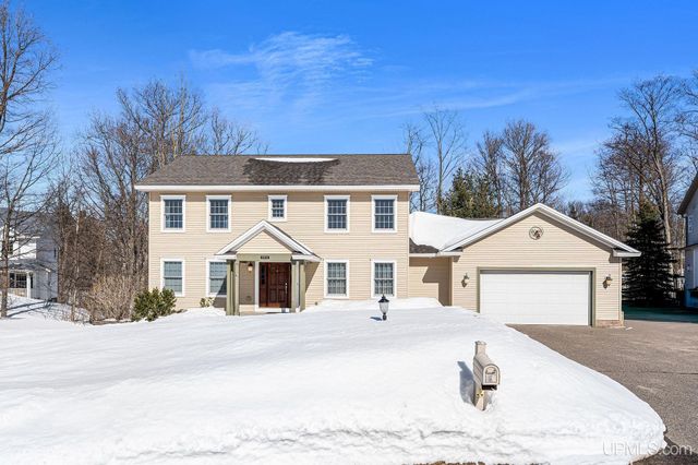 2831 Westview Drive, Marquette, MI 49855