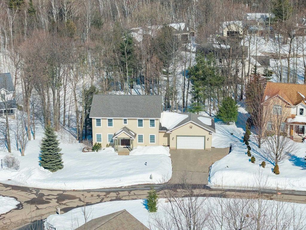 2831 Westview Drive, Marquette, MI 49855