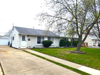 8742 S Duffy Avenue, Hometown, IL 60456