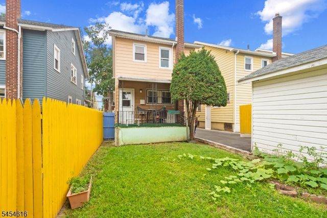121 Scofield St, Newark City, NJ 07106