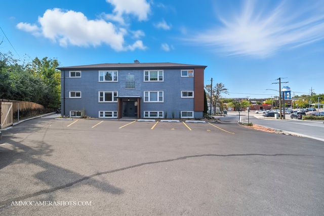 143 Ann Street 2S, Clarendon Hills, IL 60514