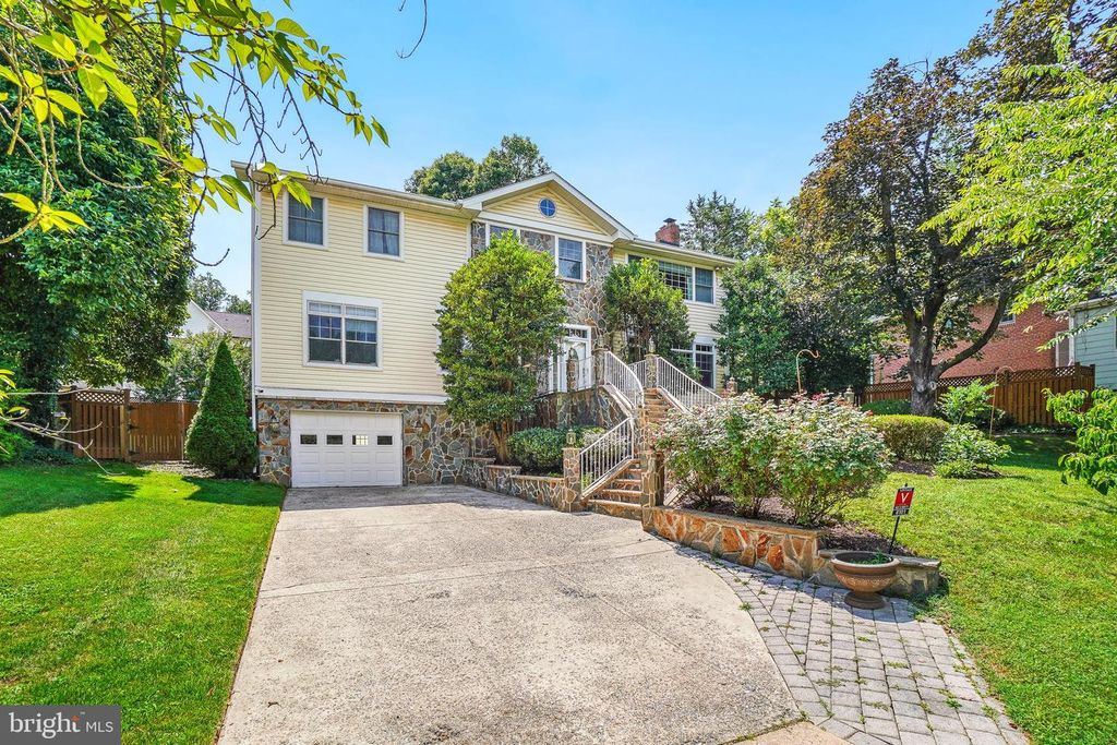 8101 HAWTHORNE RD, Bethesda, MD 20817