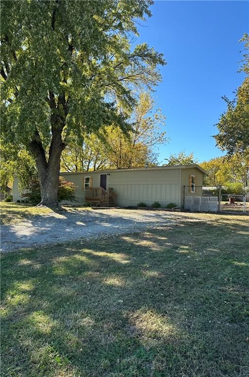 812 N Ward Road, Raymore, MO 64083