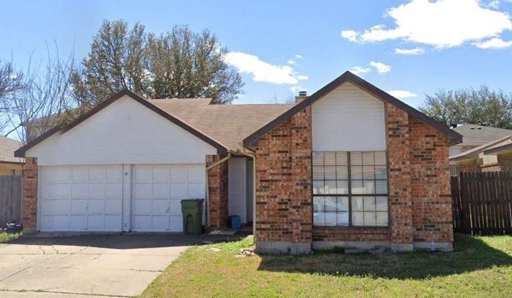 330 Valley Springs Drive, Arlington, TX 76018