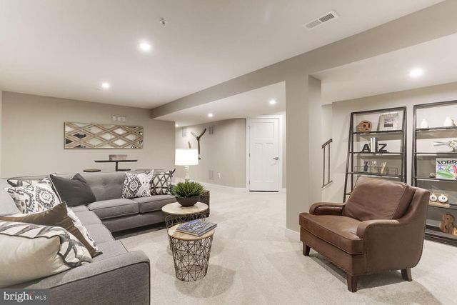 320 SPRING LN, York, PA 17406