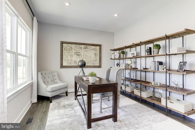 320 SPRING LN, York, PA 17406