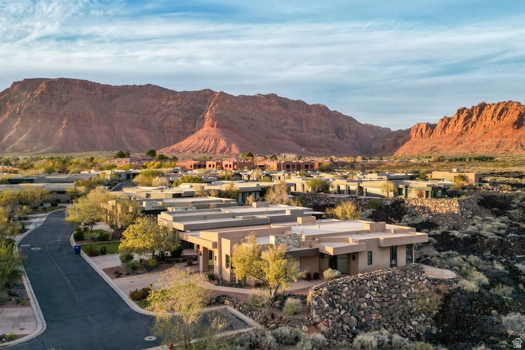 Image 28 of property listing at 1355 E SNOW CANYON PKWY #27, Ivins, UT 84738